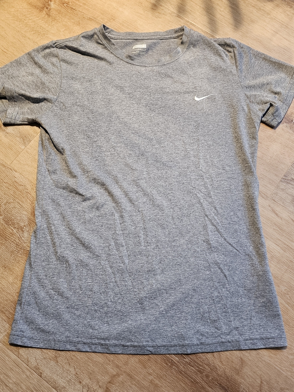 women's grey heathered Nike FIT DRY short-sleeve athletic t-shirt small